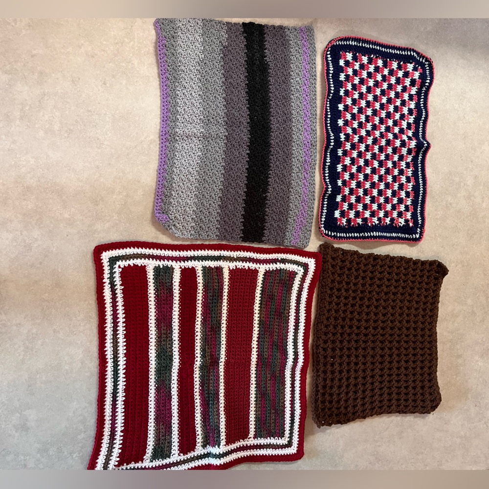 NEW Set of 4 Knitted cat or small dog blankets. Perfect for in beds or on own.